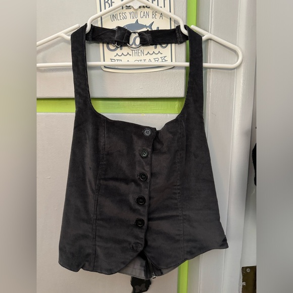 Delia’s halter vest. - Picture 1 of 3